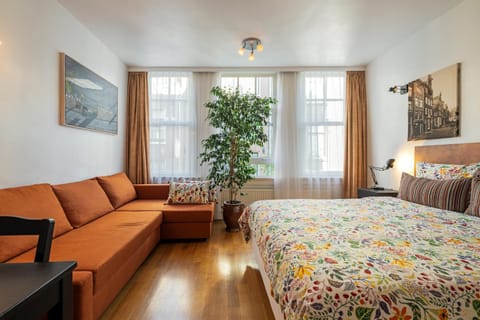 Living room, Bedroom, Street view