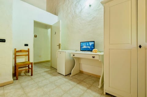 Bathroom, TV and multimedia, hair dresser