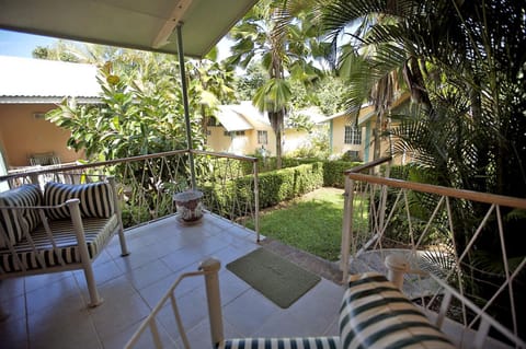 Property building, Patio, Balcony/Terrace