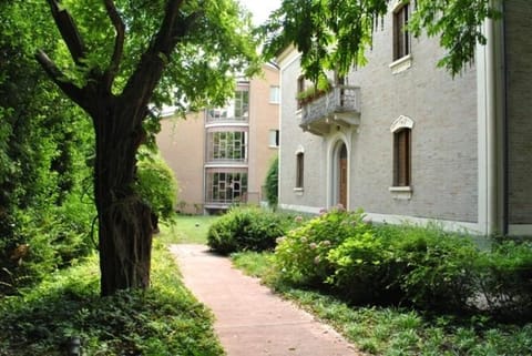 Facade/entrance, Garden