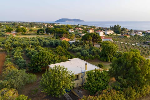 Property building, Nearby landmark, Day, Natural landscape, Bird's eye view, Summer, View (from property/room), Pets, Sea view, Area and facilities, Time of day, Location, Family, pet friendly