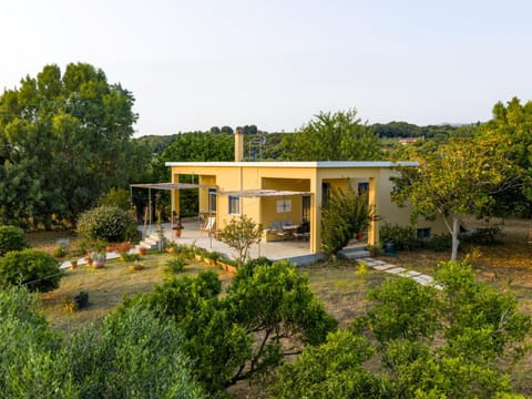 Property building, Facade/entrance, Spring, Day, Neighbourhood, Natural landscape, Bird's eye view, Summer, Garden, Garden view, Garden view, Sea view, Sea view, Area and facilities, Time of day, Location, Family