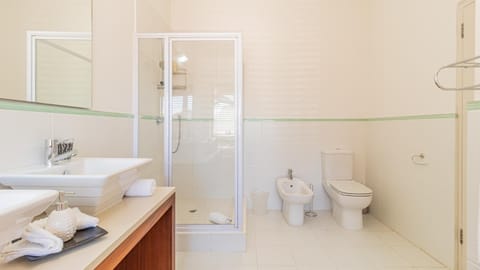 Atlantic Waves Guest House Bed and Breakfast in Cape Town