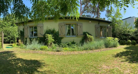 Property building, Spring, Day, Natural landscape, Garden, Garden view