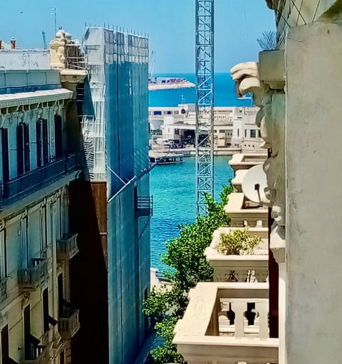 On site, Landmark view, Sea view, Street view