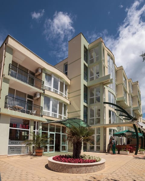 Property building, Facade/entrance, Day