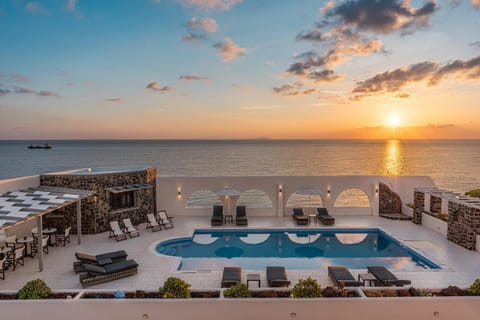Pool view, Sea view, Swimming pool, Swimming pool, Sunrise