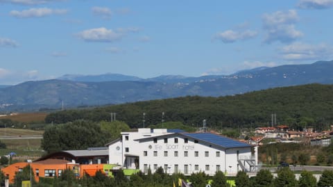 Landmark view, Mountain view, Area and facilities
