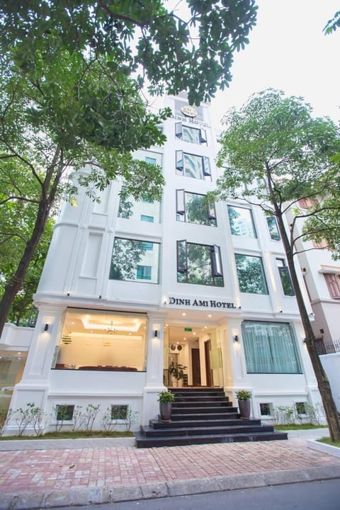 Property building, Facade/entrance