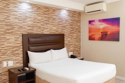 Bed, Photo of the whole room, air conditioner