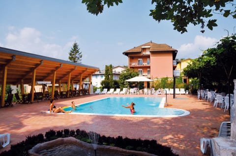 Swimming pool, Swimming pool