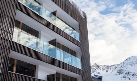 Property building, Facade/entrance