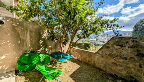 Patio, Garden, Garden, Dining area, Mountain view