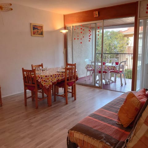 Patio, Dining area
