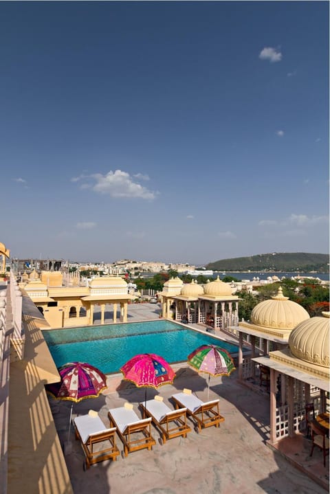 Day, Pool view