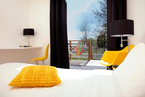 Bed, Seating area, Bedroom