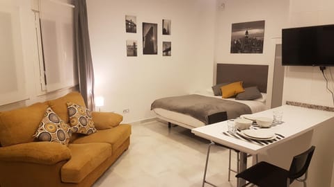 Living room, Photo of the whole room, Seating area, Dining area