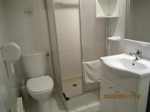 Shower, Staff, Mountain view, River view, Family