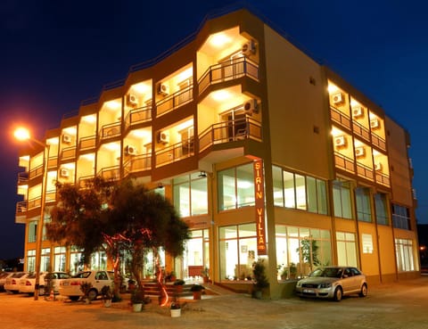 Facade/entrance, Photo of the whole room