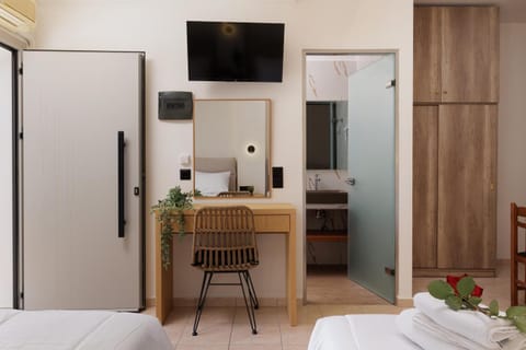 Spring, TV and multimedia, Seating area, hair dresser, towels, wardrobe, air conditioner