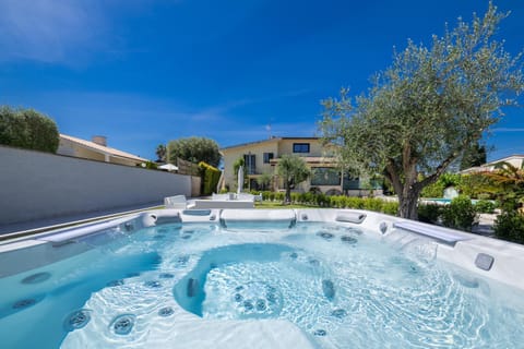 Garden, Hot Tub, Hot Tub, Spa and wellness centre/facilities, Garden view, Swimming pool, Swimming pool