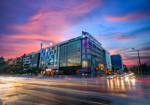 Property building, Facade/entrance, Night, Neighbourhood, City view, Street view, Location