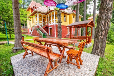 Patio, Restaurant/places to eat, Facade/entrance, BBQ facilities, Garden, Balcony/Terrace, Garden view