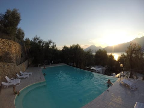 Lake view, Mountain view, Pool view, Swimming pool, Swimming pool, Alcoholic drinks, Family