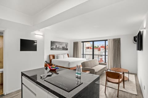TV and multimedia, Living room, Photo of the whole room, Seating area, Dining area, Bedroom, Pool view