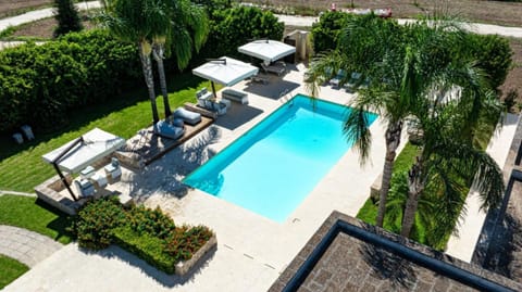Garden view, Pool view, Swimming pool, sunbed