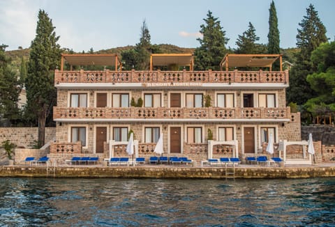 Property building, Day