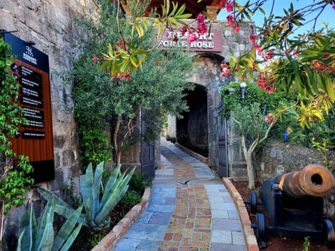 Property building, Facade/entrance