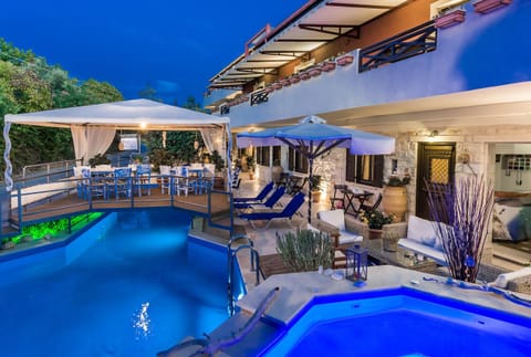 Swimming pool, Breakfast
