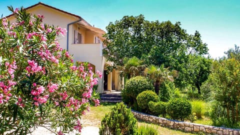 Facade/entrance, Garden, Balcony/Terrace, Garden view