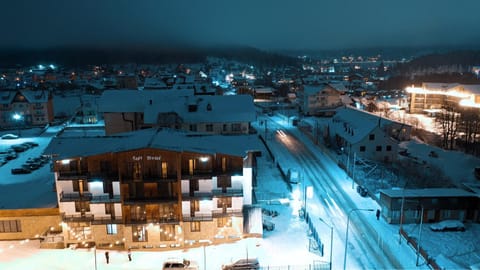 Property building, Night, Neighbourhood, Natural landscape, Bird's eye view, Winter, City view, Mountain view, Street view