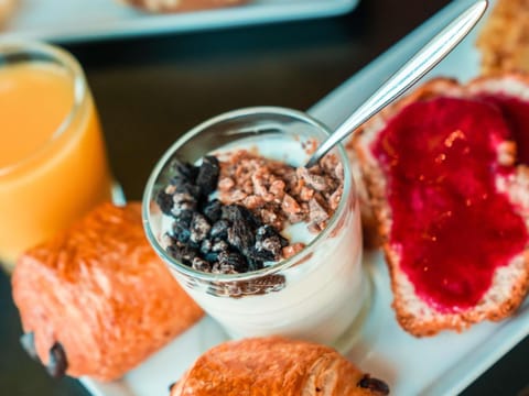 Property building, Breakfast