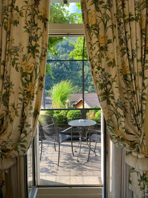 Spring, Garden, Balcony/Terrace, Seating area, Garden view