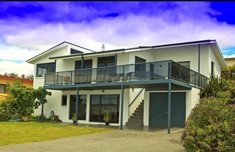 Facade/entrance, Sea view