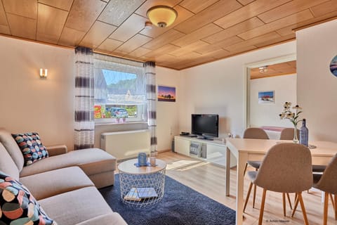 TV and multimedia, Living room, Photo of the whole room, Dining area