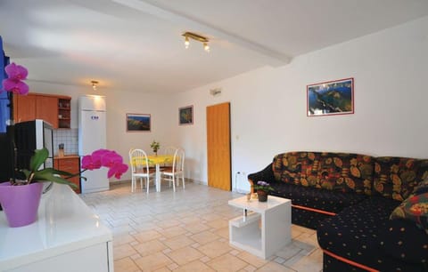 Apartman JADRANKO Murter in a quiet environment near the center and the beach Apartment in Murter