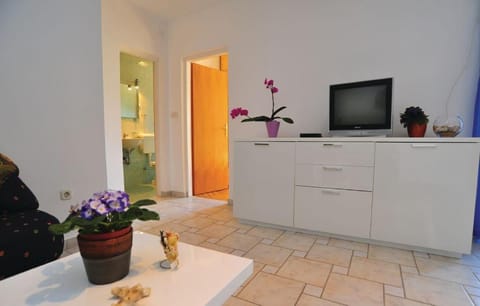 Apartman JADRANKO Murter in a quiet environment near the center and the beach Apartment in Murter