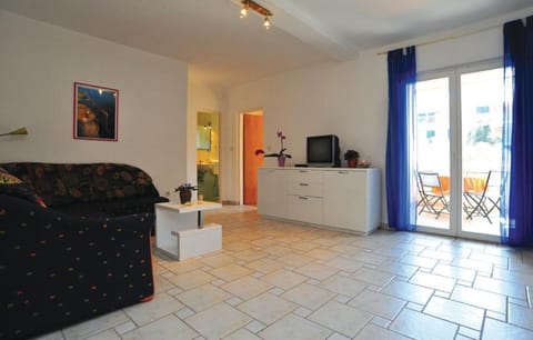 Apartman JADRANKO Murter in a quiet environment near the center and the beach Apartment in Murter