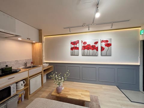 Kitchen or kitchenette, Living room