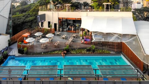 Swimming pool