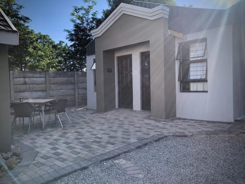 Patio, Facade/entrance