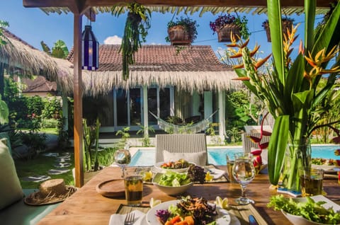 Swimming pool, Dinner