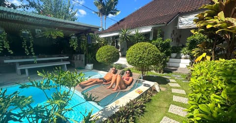 Swimming pool, group of guests