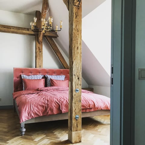 Bedroom, bunk bed