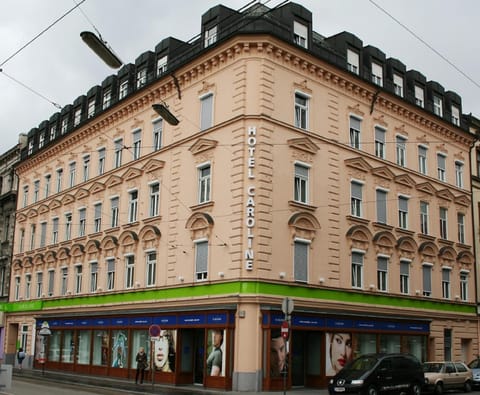 Facade/entrance