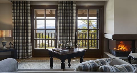 Natural landscape, Seating area, flat iron